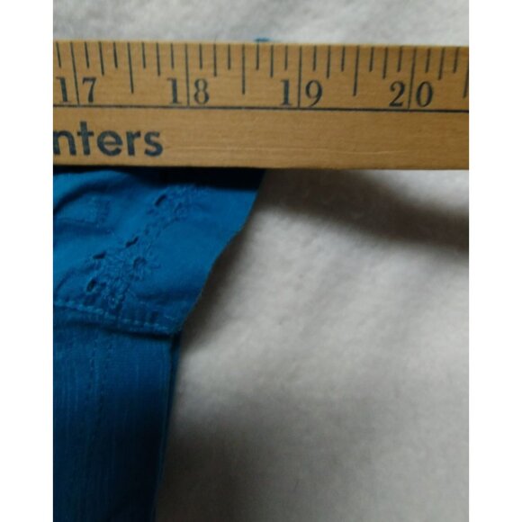 Gloria Vanderbilt Women's XXL Blue Button-Front Flower Eyelet Accent Top - Picture 6 of 7